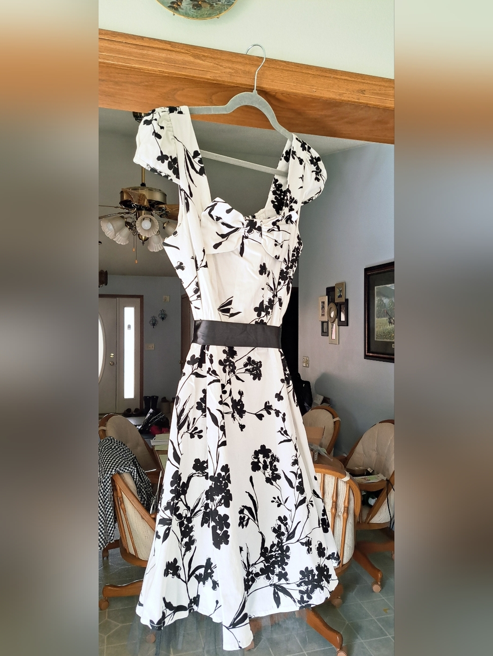 GK Karen Black & White Floral Fit-and-Flare Dress